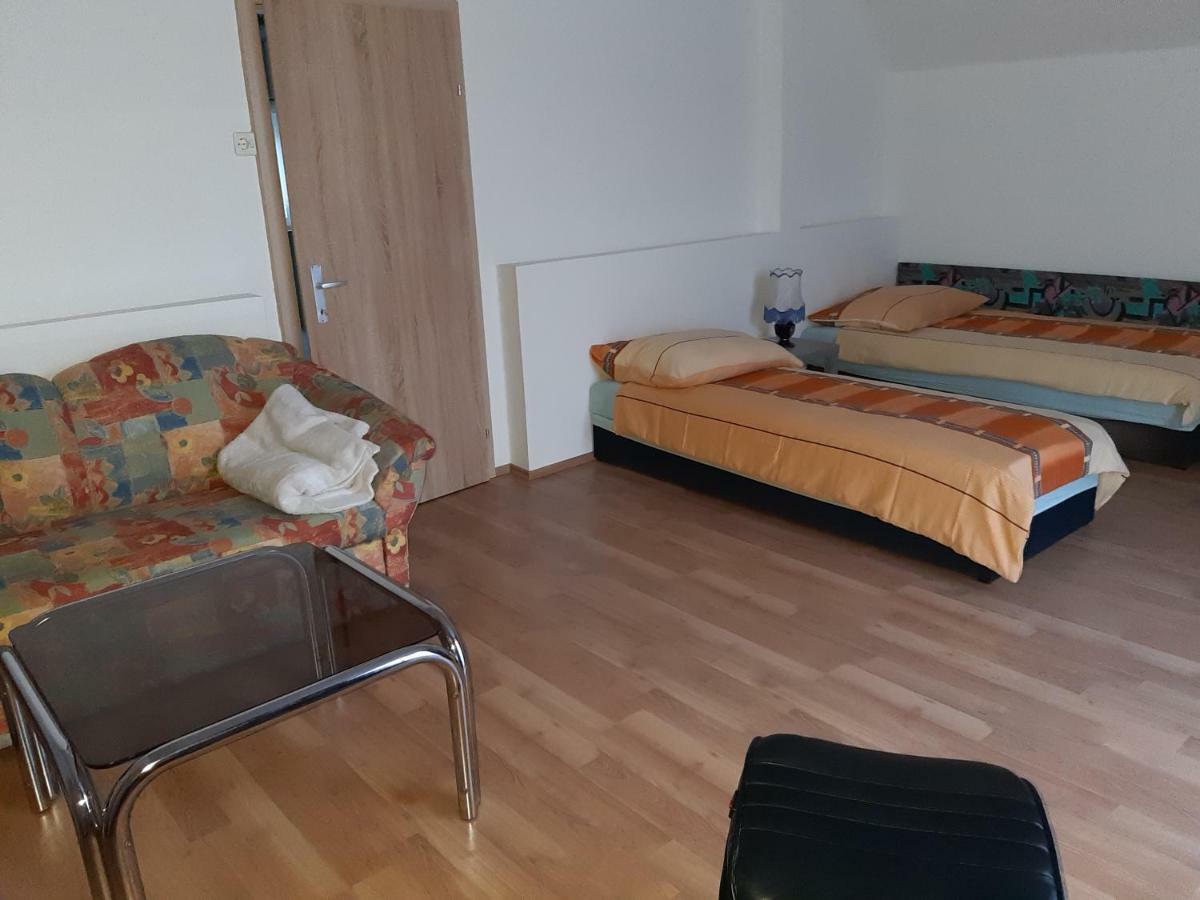 Privatzimmer Roland Hutten Экстерьер фото