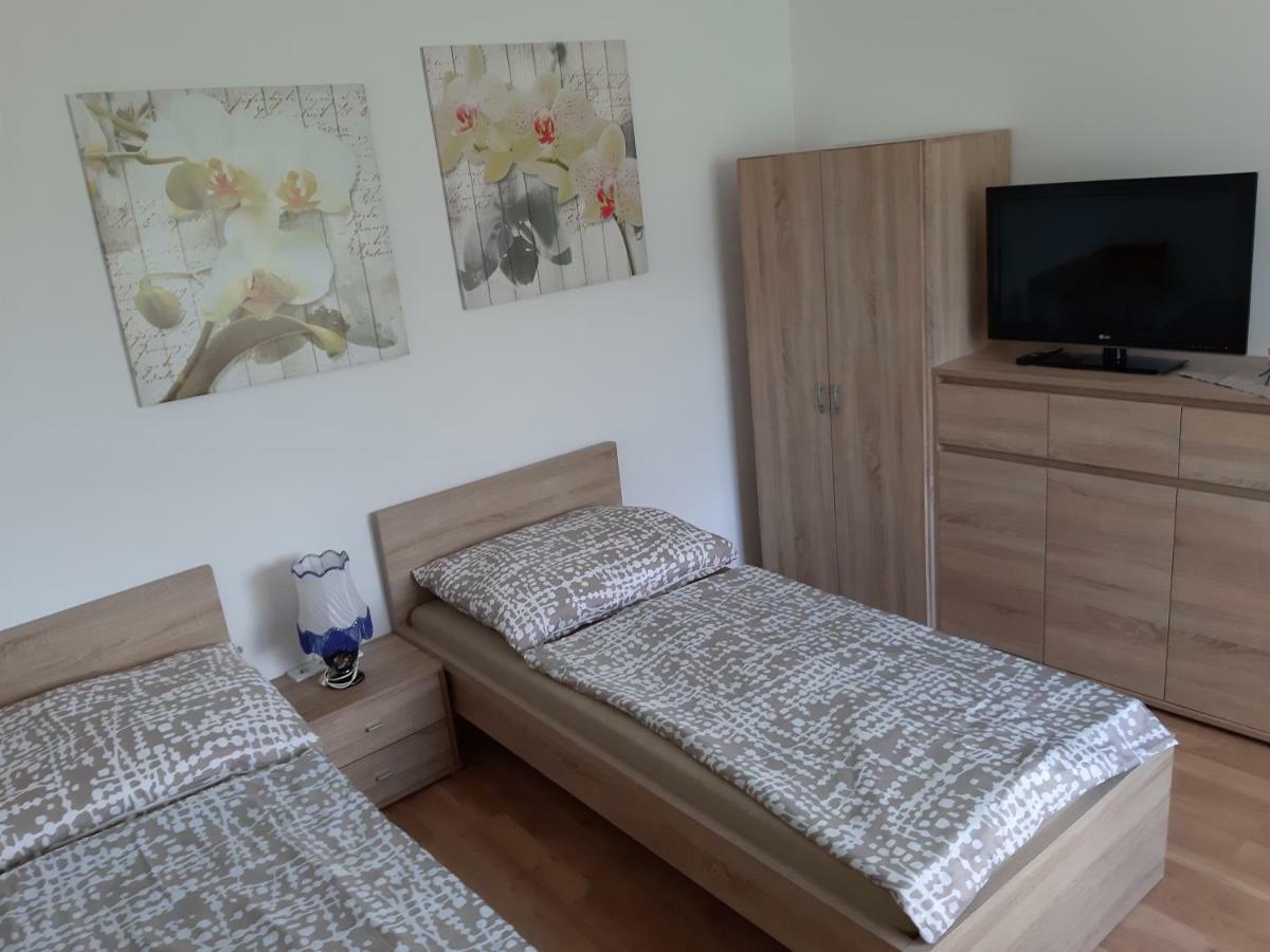 Privatzimmer Roland Hutten Экстерьер фото